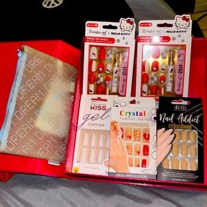 Push on nails 💅, yea I thought i would save money and wear these instead but…